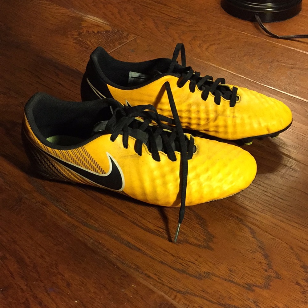Nike Magista men’s soccer cleats
